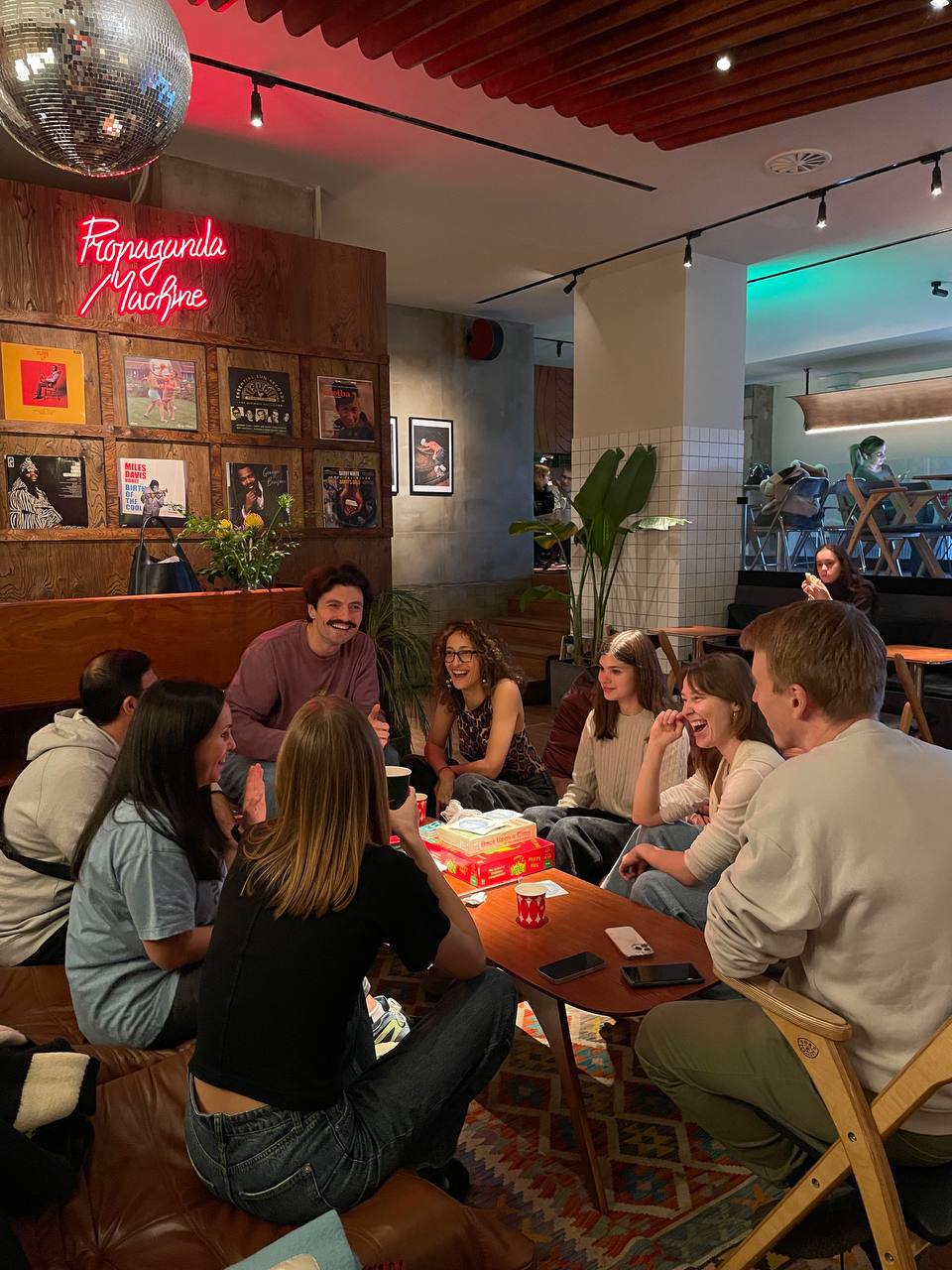 Встреча YoTeach Speaking Club в кафе